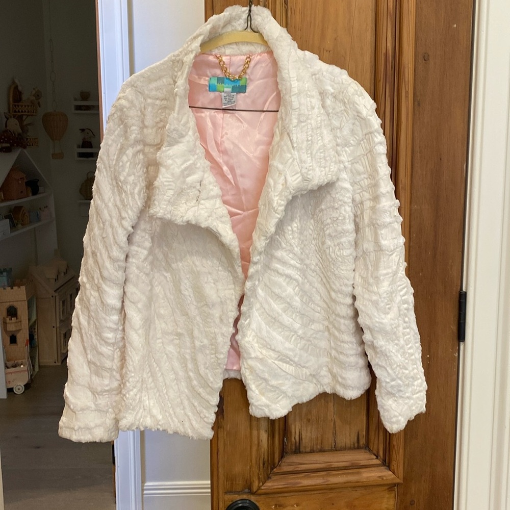 Women’s white jacket